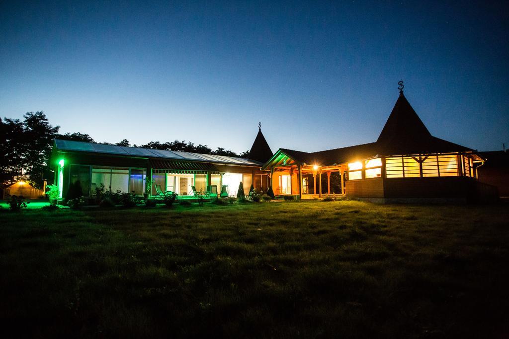 Aparthotel Szatmár Beregi Élményliget Fehérgyarmat Esterno foto